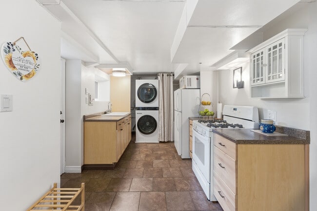 Kitchenette - 1515 Arboretum Pl E