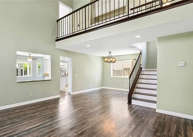 Foto del edificio - Spacious Two-Story Home in Lake Elsinore