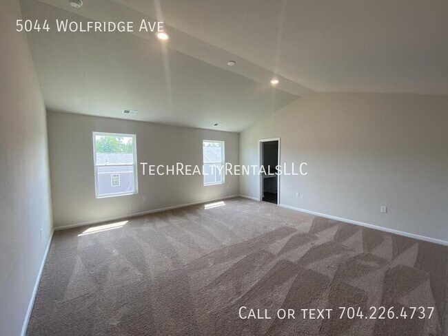 Foto del edificio - 5044 Wolfridge Ave