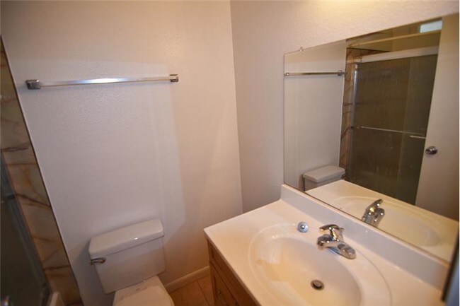 Building Photo - 410 E Blueridge Ave