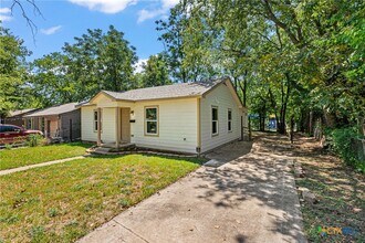 Building Photo - 906 Attas Ave