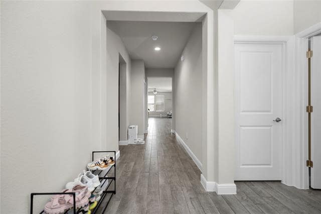 Building Photo - 16032 Farringdon St