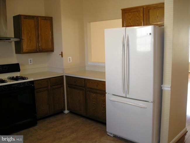 Building Photo - 2414 Clover Field Cir