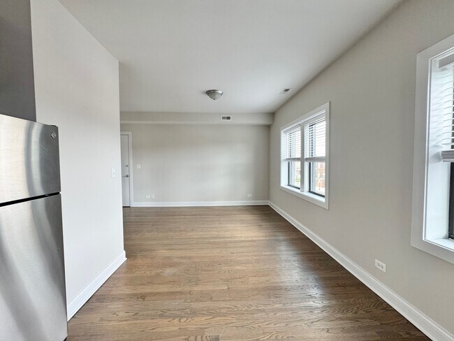 Foto del edificio - 3409 W Fullerton Ave