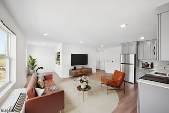 Building Photo - 369 18th Ave