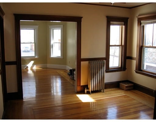 Primary Photo - 16 Windsor St