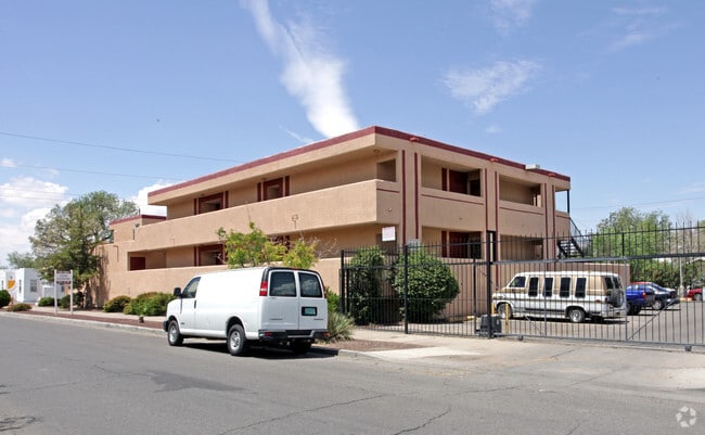 Building Photo - Hacienda Del Sol