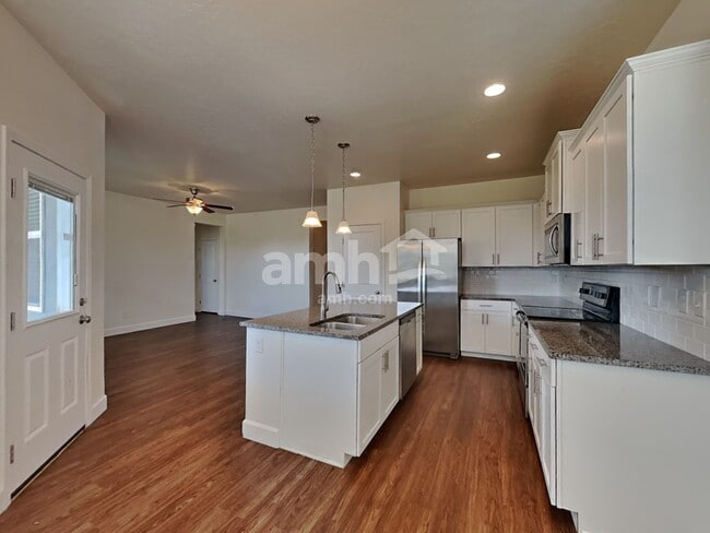Building Photo - 236 E Sicily Dr