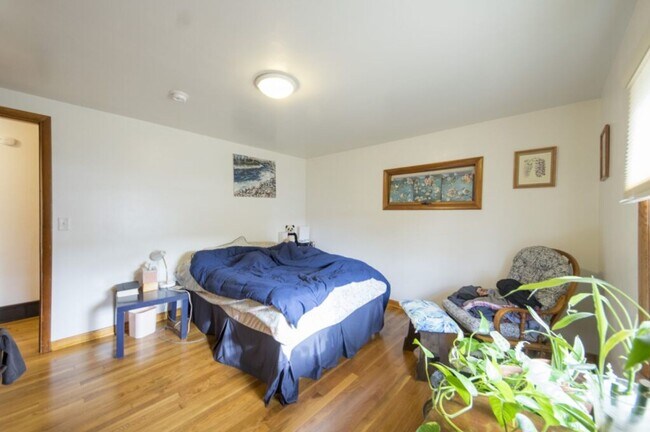 Building Photo - 117 N Butz St