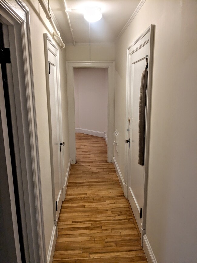 Building Photo - Colonial Apartments