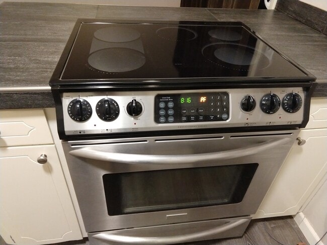 Building Photo - 6134 NE Oregon St