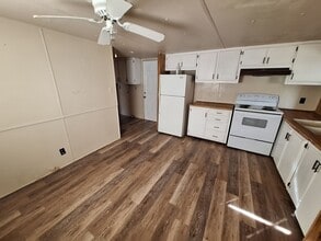 Building Photo - 114 S 5th St