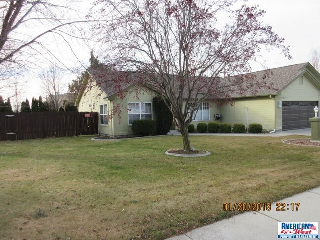 Building Photo - Just like new &amp; clean 3 bed 2.5 bath 2...