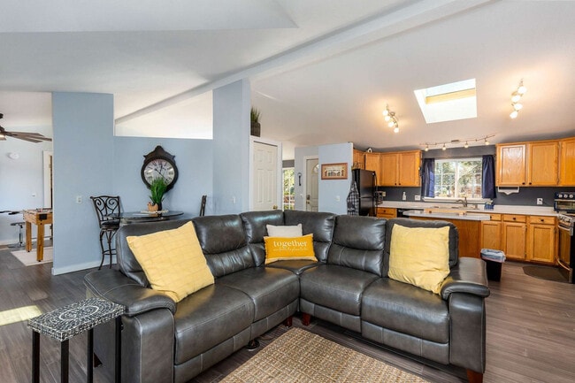 Building Photo - 60289 Cinder Butte Rd