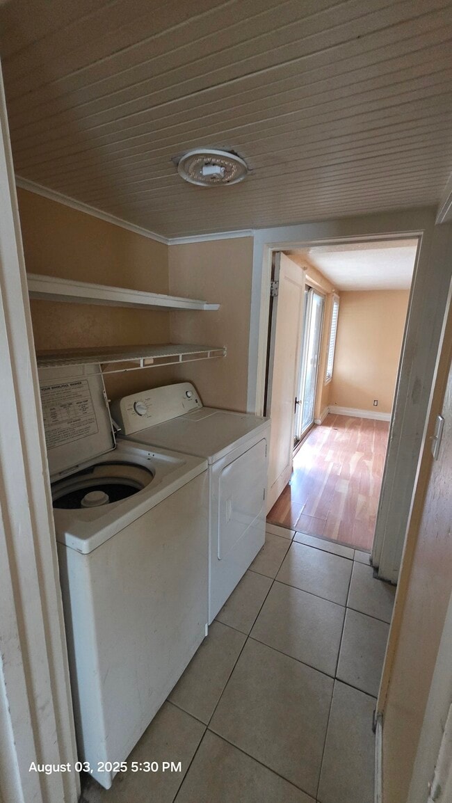 Building Photo - 557 S Weed Blvd