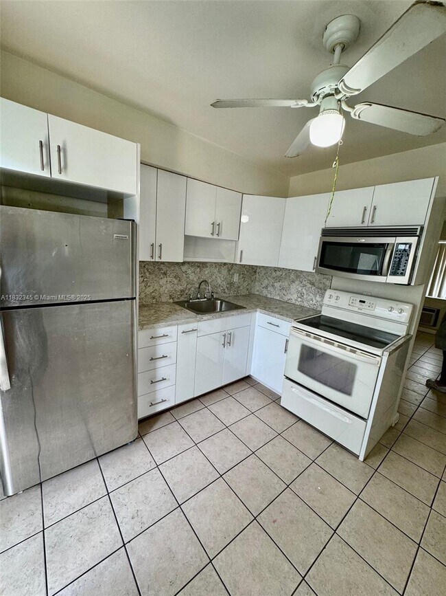 Foto del edificio - 606 SW 8th St