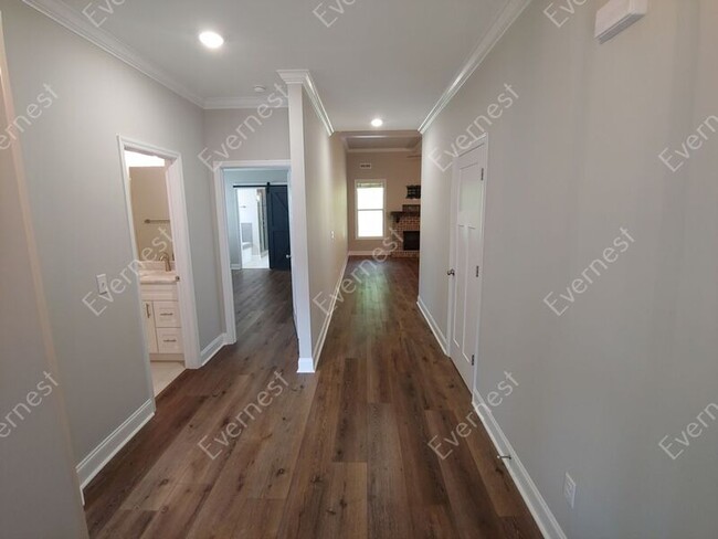 Foto del edificio - 5034 Waterstone Dr