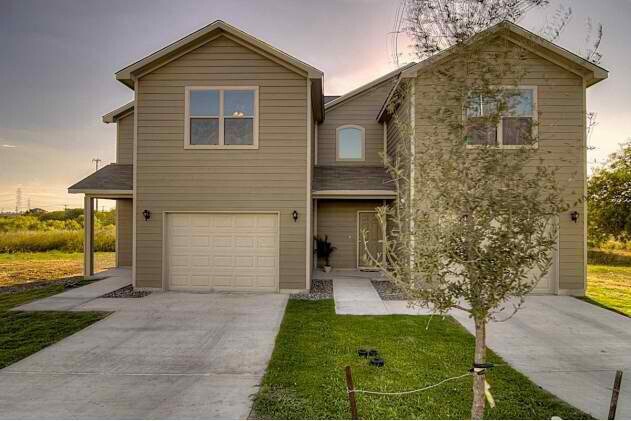 Building Photo - San Antonio - 13051 O'Connor Cove (Left)