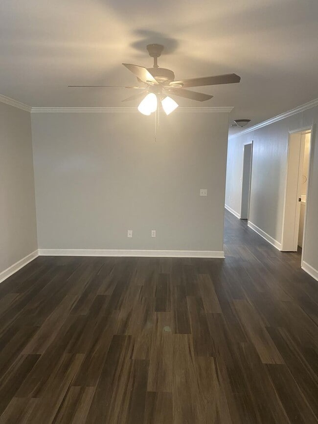 Building Photo - 40216 Hendrix Ln