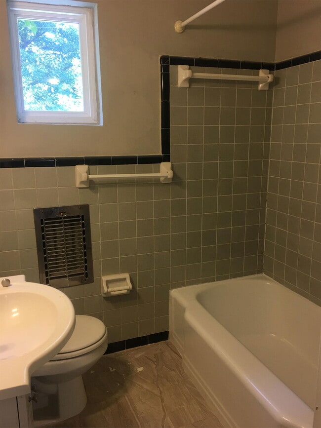 Foto del edificio - 767 Greenwood Ave NE