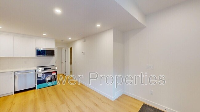 Photo du bâtiment - 2004 33 St SW