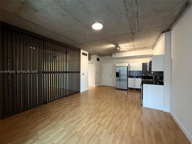 Foto del edificio - 690 SW 1st Ct