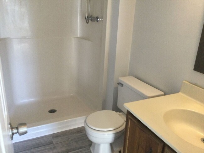 Building Photo - 3 BED / 2.5 BATH TOWNHOUSE