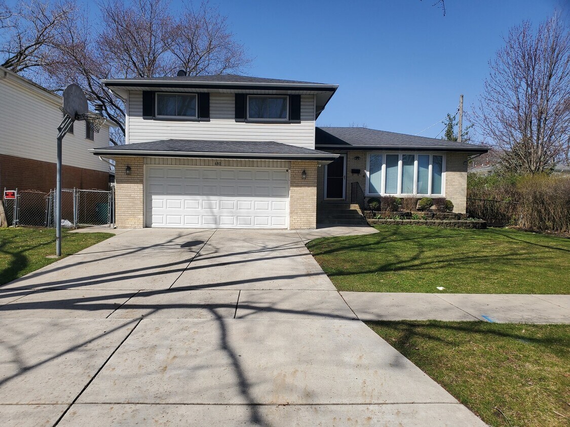 680 Manor Ct, Des Plaines, IL 60016 House Rental in Des Plaines, IL