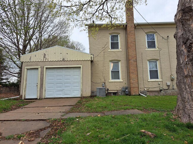 Building Photo - 434 N Lemon Ave