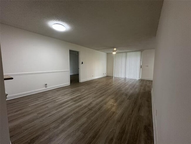 Foto del edificio - 6300 NW 2nd Ave