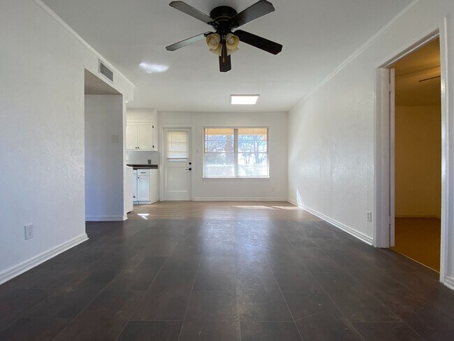 Building Photo - Single Family Home