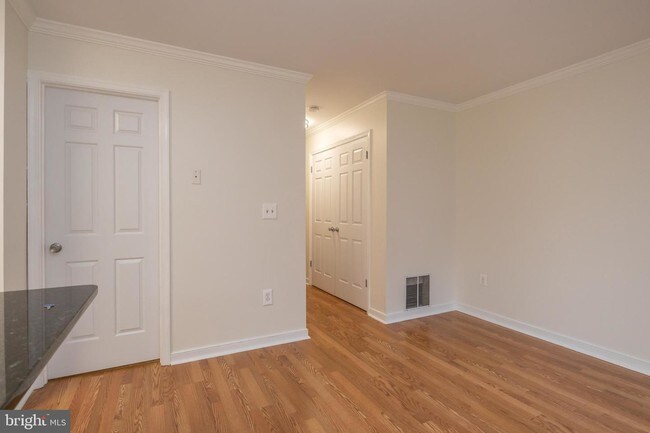 Building Photo - 8 Edgewood Green Ct