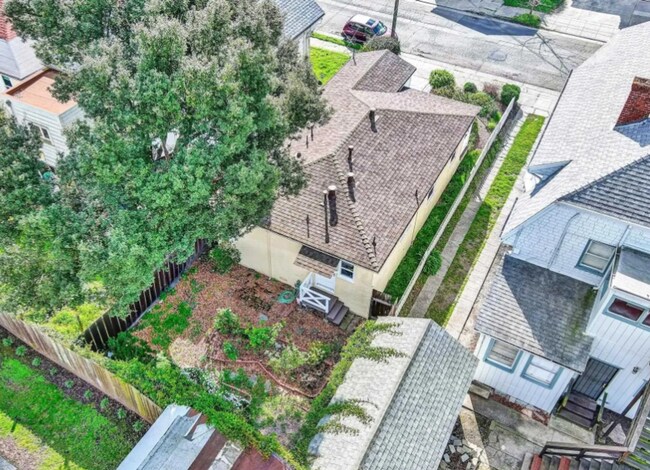 Foto del edificio - Spacious & Updated 2 BR / 1 BA Home in North Oakland – Move-In Ready!