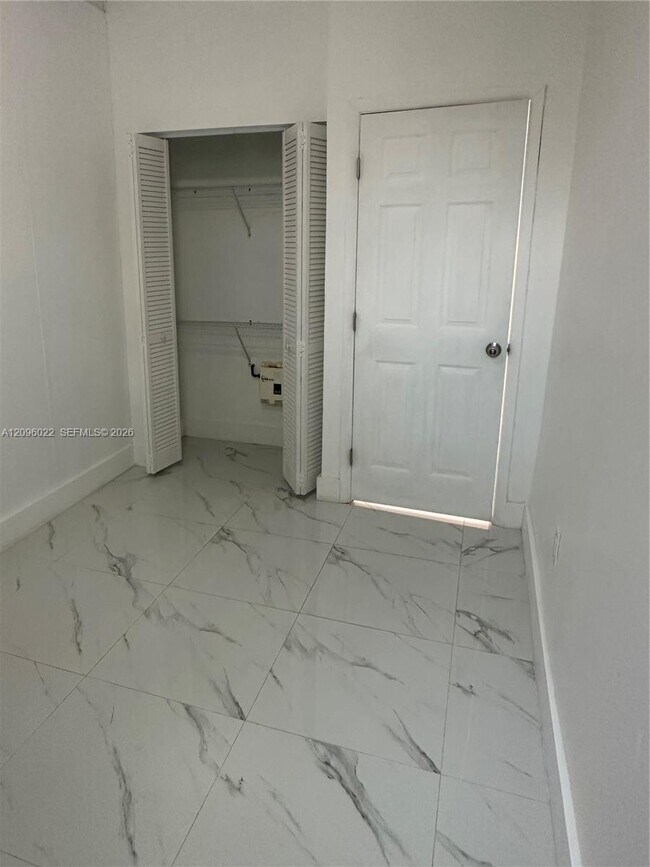 Foto del edificio - 2775 SW 1st St