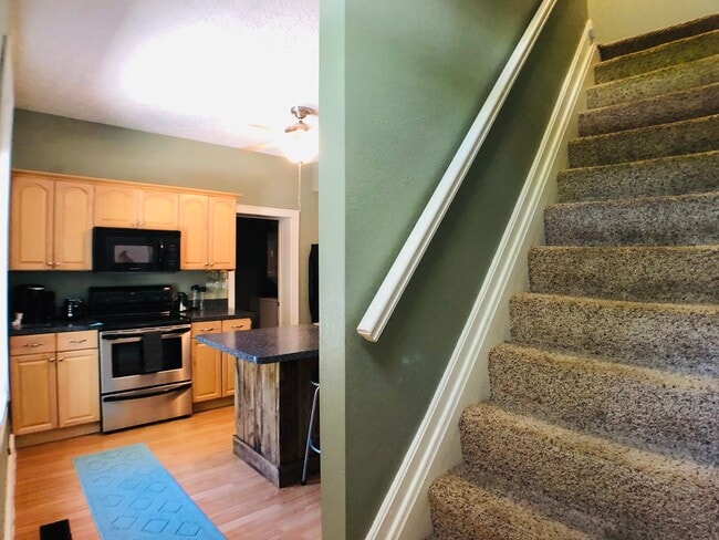 Building Photo - 1256 Dennison Ave