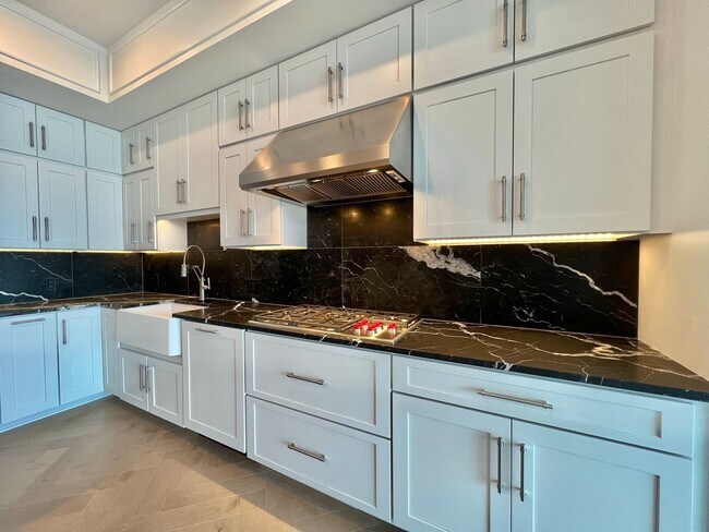 Foto del edificio - 1 Bedroom Luxury Condo w/ Exquisite Design...