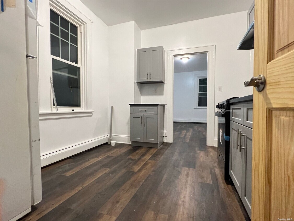 Foto principal - 61-46 56th Ave
