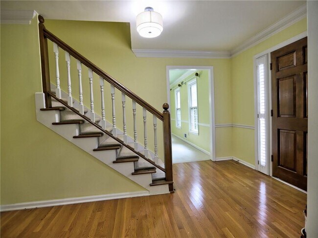 Building Photo - 2101 Mark Hall Ct NE