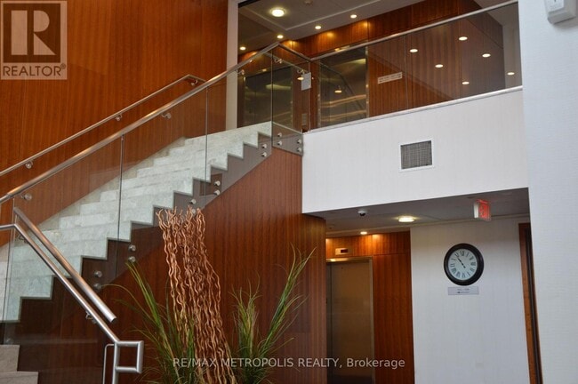 Photo du bâtiment - 4700 Hwy 7