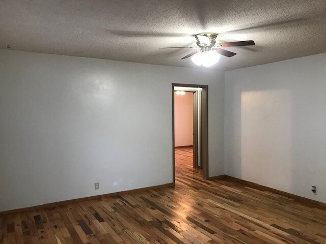 Building Photo - 1327 E Alturas St