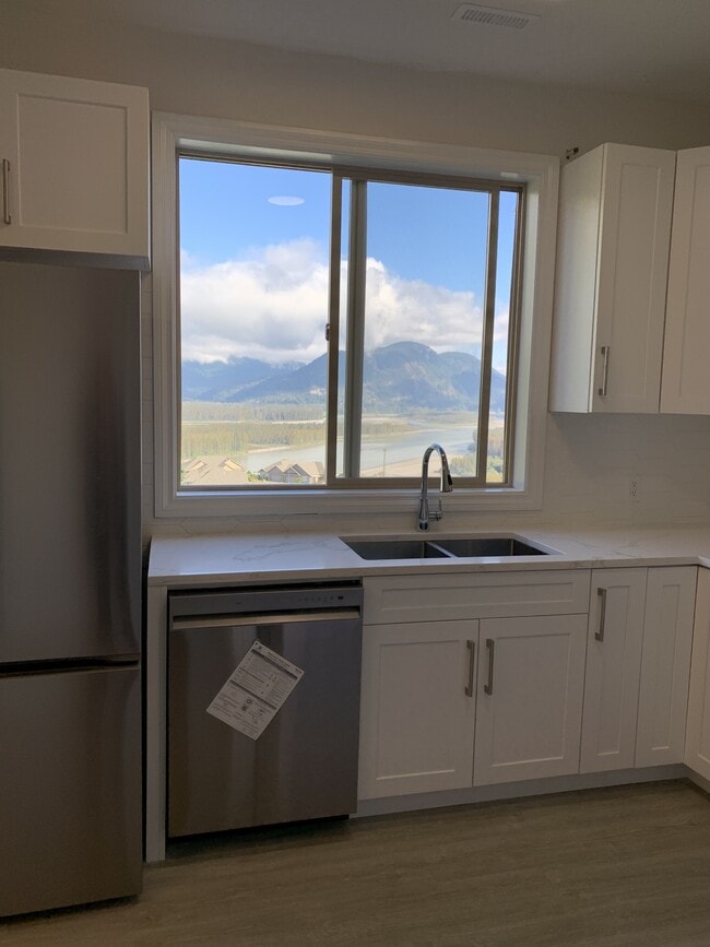 Building Photo - 43712 Alameda Dr