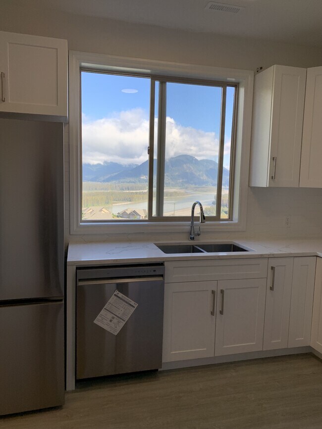 Photo du bâtiment - 43712 Alameda Dr