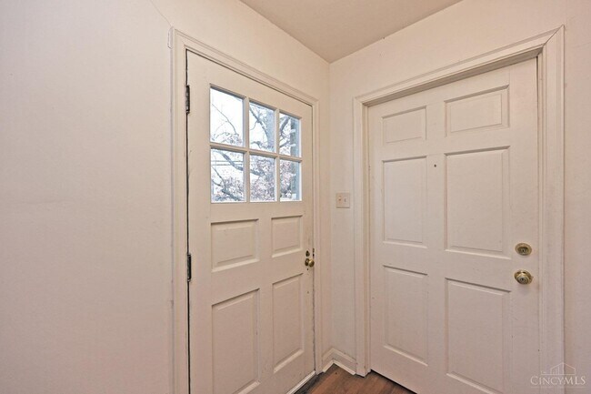 Foto del edificio - 7558 Montgomery Rd