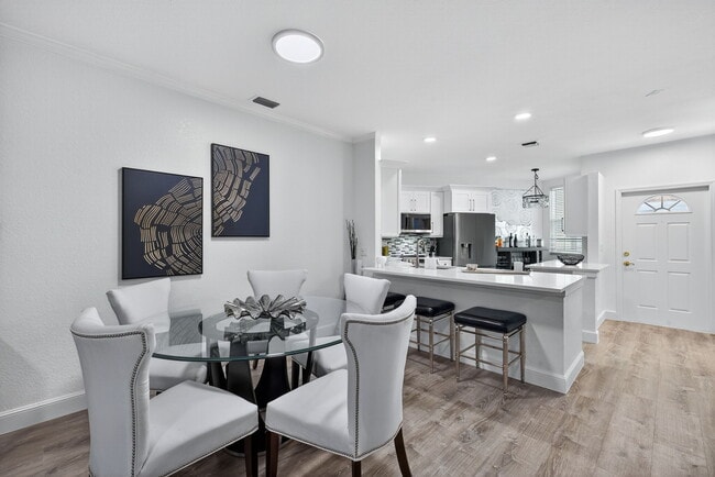 Foto del edificio - 8390 Excalibur Cir