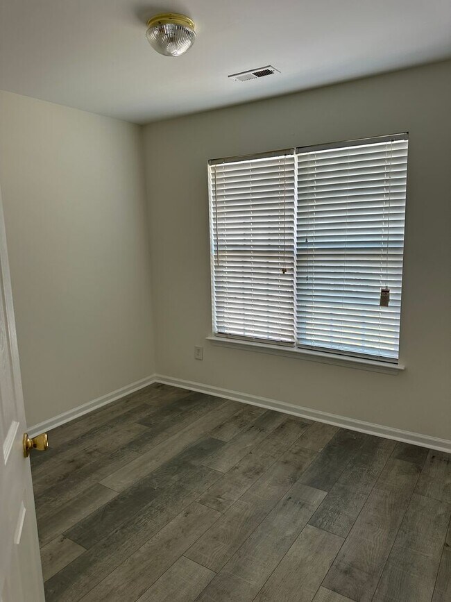 Foto del edificio - All NEW Interior and CLOSE TO EVERYTHING!