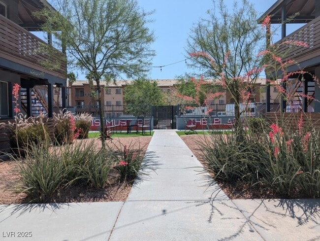 Building Photo - 319 N 11th St