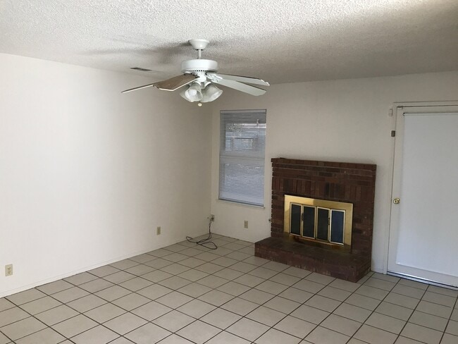 Building Photo - 5233 W Iris Ct