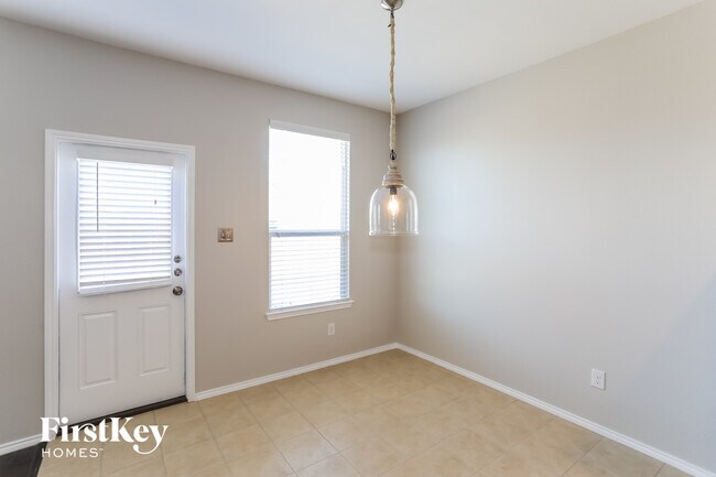 Foto del edificio - 7705 Berrenda Dr