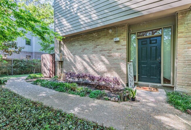 Entrance to townhome - 2100 Tanglewilde St