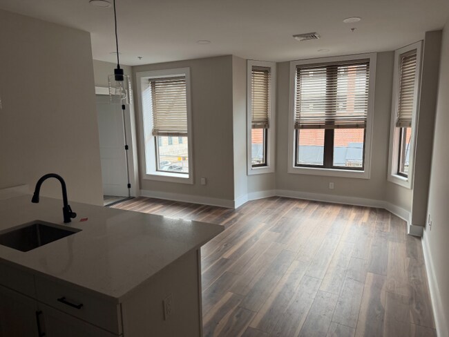 Building Photo - 501 Linden St